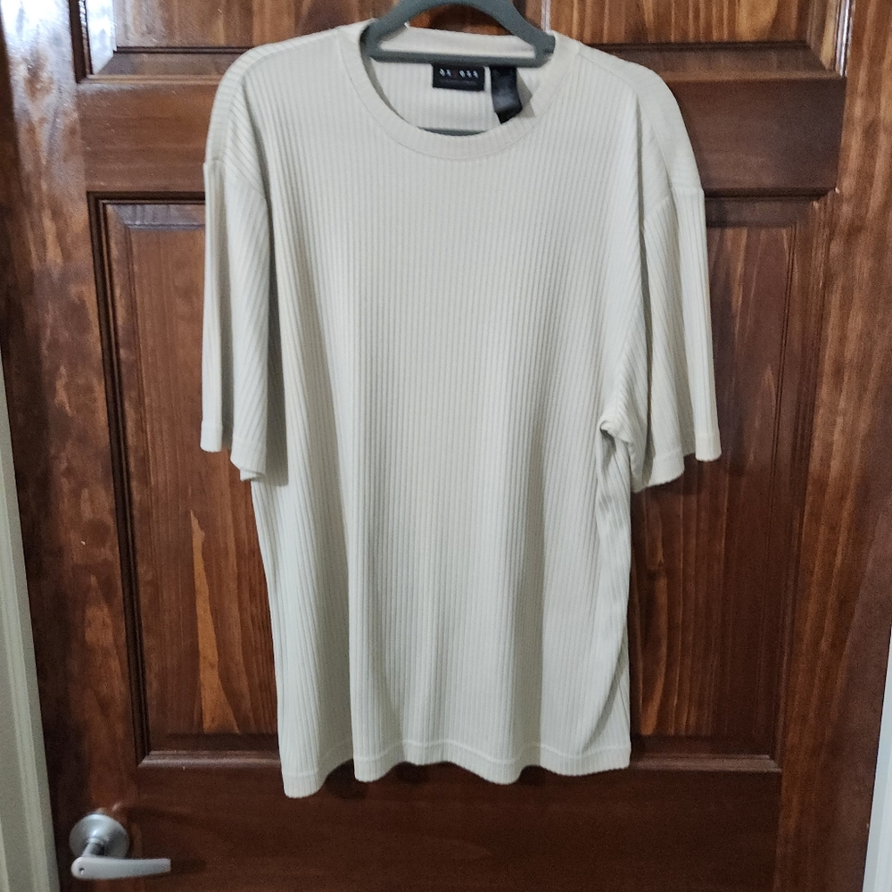 Short Sleeve Dress Shirt - Crew Neck (L)